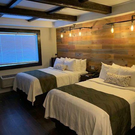 Cedar Stables Inn & Suites Сандъски Екстериор снимка